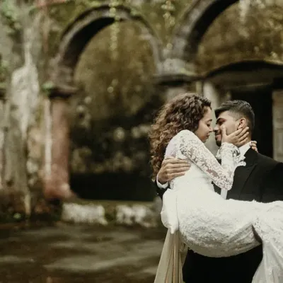 An intimate embrace amidst the beautiful ruins of a historic location. I use settings like these to create a timeless, romantic feel for your couple portraits.