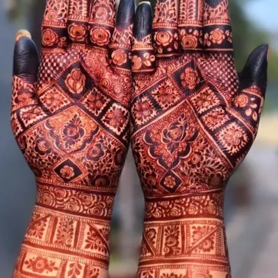 Absolutely obsessed with this stain. This is the result of leaving my organic mehendi on for a good amount of time. The color is just incredible.