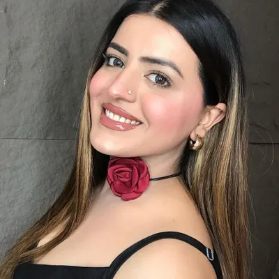 This is the first look from my June self-makeup course, and I'm wearing it myself. It's a no-foundation look using only concealer as a base, perfect for a natural yet glam finish.
