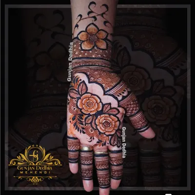A gorgeous floral design that flows from the wrist to the fingers. The combination of bold roses and delicate leafy vines creates a beautiful and elegant look.