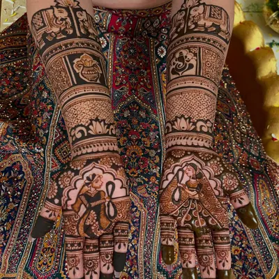 The classic Dulha-Dulhan (bride and groom) figures are a beautiful way to personalize your mehendi. I take care to draw them with expressive details to capture the wedding's essence.