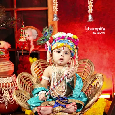 Seated on his wicker throne, this little Kanha looks every bit the part. I used a colorful pagdi and pearl necklaces to complete his divine look for this Janmashtami portrait.