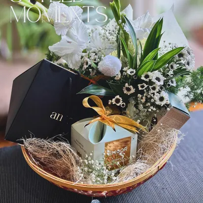 Styled moments, layered textures, and thoughtful details are the essence of my work. This basket is a perfect example of how I combine different elements to create a timeless and memorable experience.