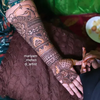 An intricate Maharashtrian bridal design featuring traditional motifs like the swastika and kalash.