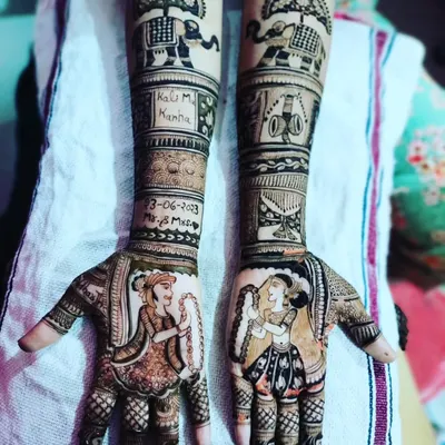Here is a complete bridal and groom mehendi set that tells the couple's story. On one arm, we have the groom's portrait, and on the other, the bride's. We also included their names and wedding date to make it extra special. I can create similar personalized couple designs for your wedding anywhere in Mumbai or Pune.