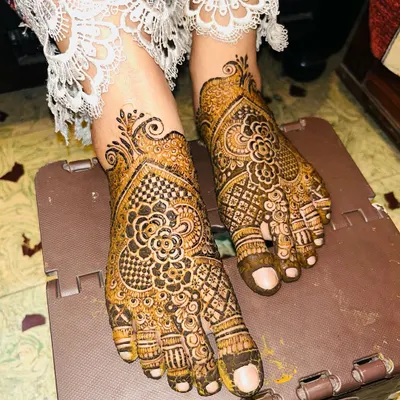 A beautiful and intricate design for the feet. The pattern covers the top of the foot with a mix of floral and geometric motifs.