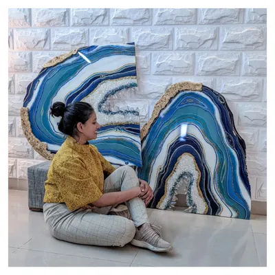 This two-part blue geode artwork is finally ready for its new home. The deep blues, sparkling crystals, and gold edges are meant to feel like looking into the heart of the ocean. I ship my work all over the globe.