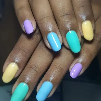 What’s summer fun without some vibrant nails? This client chose a mix of pastel shades including yellow, lilac, mint, and baby blue for a playful and colorful look.