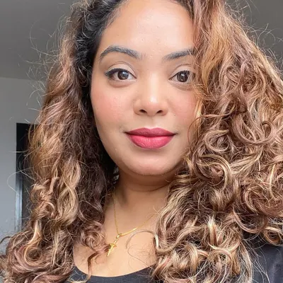 I'm flaunting my frizz. I actually love a bit of frizz because it gives my hair so much volume. Remember the saying: the bigger the hair, the harder they stare.