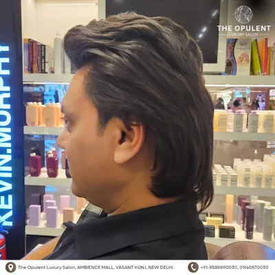 Crafting the perfect men's haircut. My experts take the time to create a style that suits your vision and lifestyle, one cut at a time.