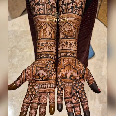 This heavy sider design is a masterpiece of traditional art. It features graceful peacocks on the palms, elephants within ornate windows on the forearms, and a beautiful border of lotus flowers at the top.