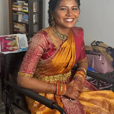 My beautiful bride Gopika's happy smile during her engagement in Musiri. She is wearing a lovely antique choker set with a matching nethichutti and jhumkas.