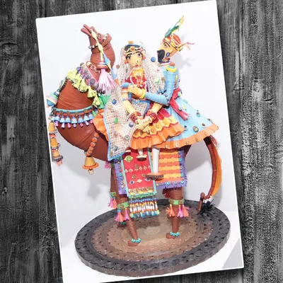 An exceptionally detailed paper quilling artwork by Jyoti Rajput. This 3D piece depicts a traditionally decorated Rajasthani couple on a camel, showcasing incredible patience and craftsmanship in rolling and shaping tiny strips of paper.