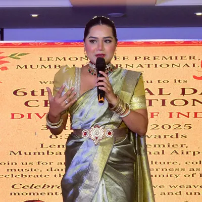Hosting the 6th Annual Day Celebration for Lemon Tree Premier, Mumbai. Dressed in a traditional saree, I brought a cultural touch to this special evening of recognition.