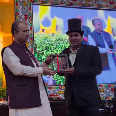I was honored to be recognized for my performance by Health Minister Shri Mangal Pandey at the Aarogya Parv in Patna. It's a privilege to use my magic to bring joy to important public events.