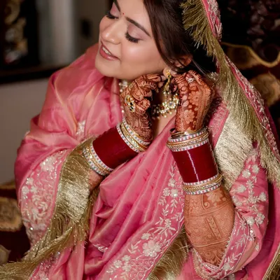 A soft and subtle Anand Karaj look for my beautiful Sikh bride, Shivangi. For this daytime ceremony, I focused on creating a flawless, glowing base with soft pink tones on the eyes and lips to complement her stunning pink suit.