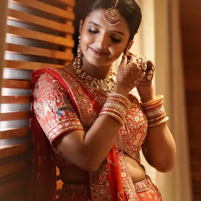 I’ve never been a makeup girl, so I just wanted to feel like me. This bride's testimonial says it all. For her traditional red lehenga look, we kept it light, fresh, and true to her.