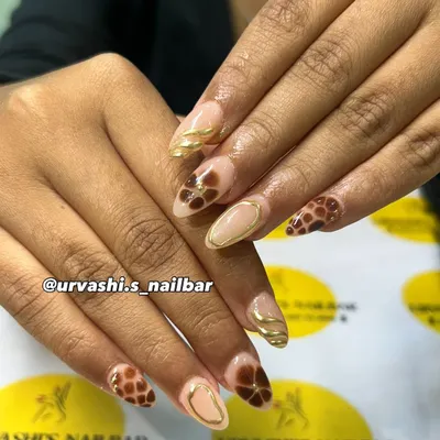 A sophisticated set featuring earthy tones. I hand-painted abstract floral and giraffe-like patterns in a rich cocoa brown, complemented by elegant gold line work on a nude base.