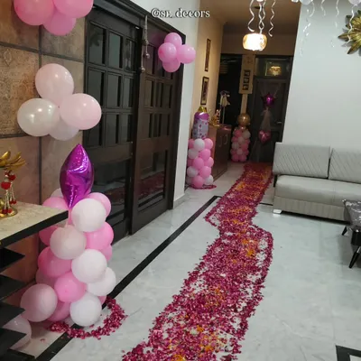 Make your baby's homecoming grand with a beautiful pathway of fresh rose petals leading from the front door. This traditional welcome decoration is combined with balloon bunches for a perfect mix of classic and modern.