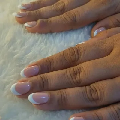The classic French manicure is all about clean lines and finesse. Here is a perfect example on short, rounded nails for an effortlessly chic look.