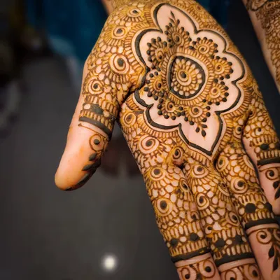 You can never go wrong with a classic mandala. This design is perfect for any festival or party, offering a bold and beautiful look centered on the palm.