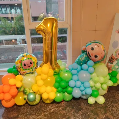 Perfect for your little one's first birthday, this Cocomelon themed arrangement is full of color. It features character foils and a bright rainbow of balloons, anchored by a large gold number '1' foil.