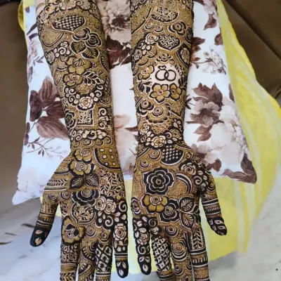 A beautiful engagement design featuring interlocking rings, a popular choice to celebrate a new commitment. The design is dense with florals and paisleys.