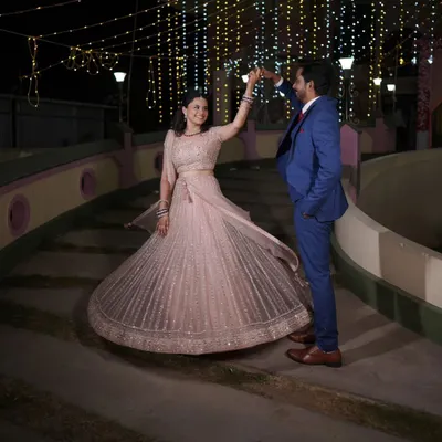A magical reception look. The groom's sharp blue suit is complemented by his neat hairstyle and fresh, natural makeup, making for a stunning couple's portrait.
