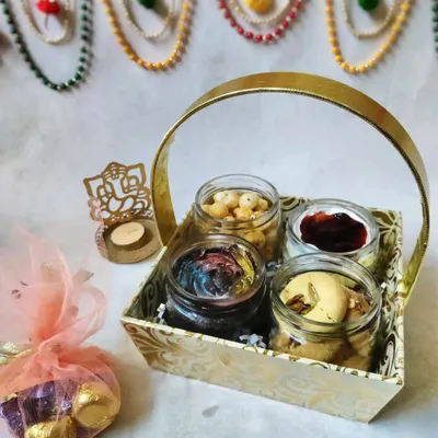 This Diwali hamper is a basket full of joy, featuring two of my signature cake jars, a jar of homemade ghee-based Pistachio Nankhatai, and another with roasted Peri Peri makhana for a savoury kick.