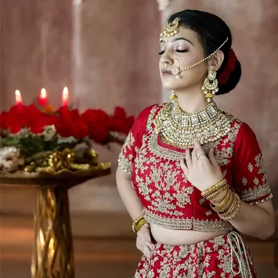 A moment of quiet elegance. This look features a soft-focus base, a classic winged liner, and a perfectly defined lip, ensuring the bride feels serene and beautiful.