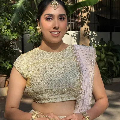 A sun-kissed Haldi look. I gave this bride a radiant golden glow with soft lilac eyeshadow and a neat maang tikka to complete her pastel ensemble.
