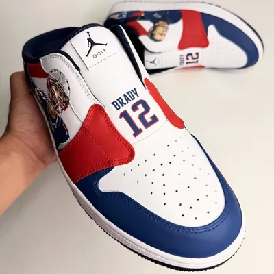 A detailed portrait of Tom Brady on a pair of Jordan Golf Mules, a tribute to his time with the New England Patriots. I love working on new sneaker silhouettes and this one was a joy.