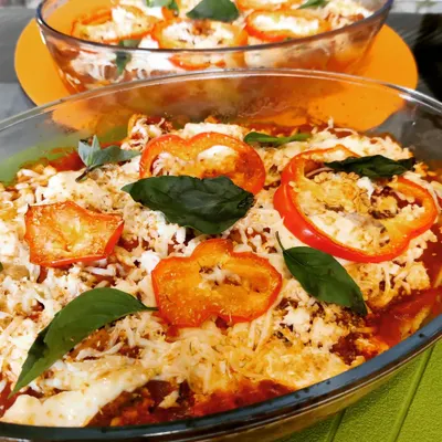 Our vegetarian Lasagna is a true comfort food classic. Layers of pasta, a rich vegetable bolognese sauce, and creamy béchamel are baked with a generous topping of cheese until golden and bubbly.