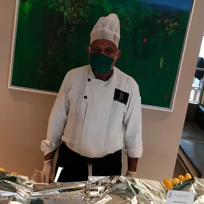 My chef, following all safety protocols with a mask, ready to serve delicious chaat. I am committed to ensuring a safe and hygienic catering experience for you and your guests.