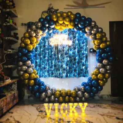 A full ring balloon decoration in blue, gold, and silver chrome, perfect for making a bold statement in a home setting.