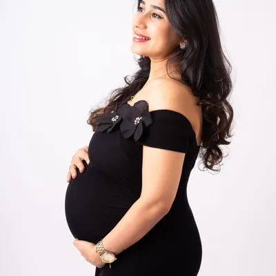 A classic portrait that radiates grace. This black off-the-shoulder gown is a favorite from my client closet, perfect for creating a timeless and elegant look that focuses on you and your beautiful bump.