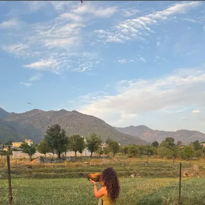 A moment of surrender and gratitude with a sound healing bowl during our Haven Retreat in Bir Billing. We use sound therapy to help you connect with nature and find inner peace.
