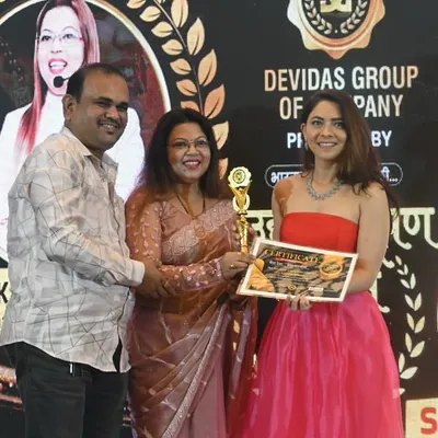A proud moment receiving an award from renowned Bollywood actress Sonalee Kulkarni. Her appreciation for my work is a huge source of encouragement.
