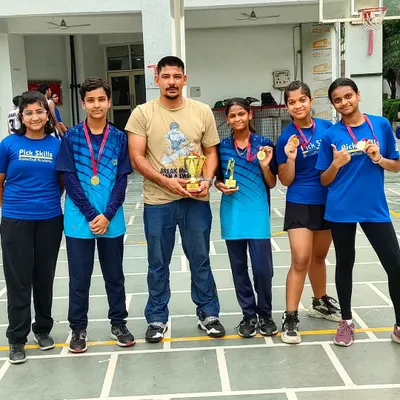 This is what hard work looks like. I am incredibly proud of our Pick Skills girls team, who earned their medals and the winner's trophy at the Hustle House 3x3 Basketball Tournament. We train to compete, and moments like these prove our dedication pays off.