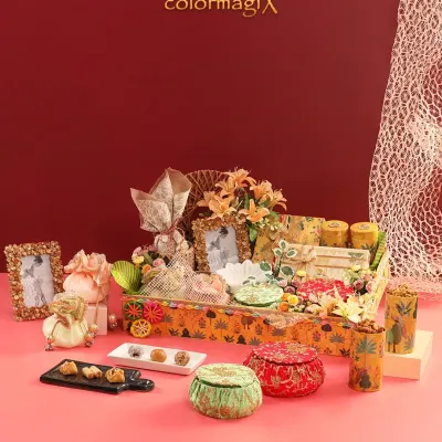 Crown the festivities with our dazzling Teej hampers. This lavishly decorated tray is filled with everything a woman needs for the celebration, from sweets and snacks to decorative photo frames and potlis.