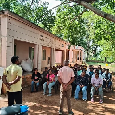 An orientation session in progress at our Ramanagara camp. We begin every course with a thorough briefing on safety, activities, and camp rules.