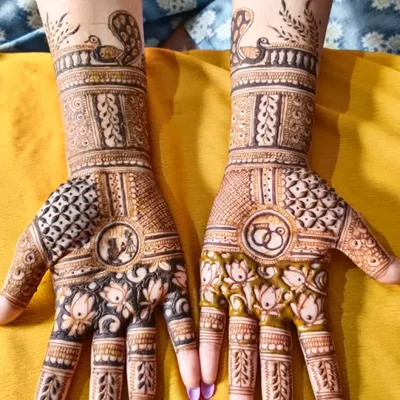 A beautiful design for an engagement, featuring the couple's portrait on one hand and intertwined rings on the other, surrounded by lotus motifs.