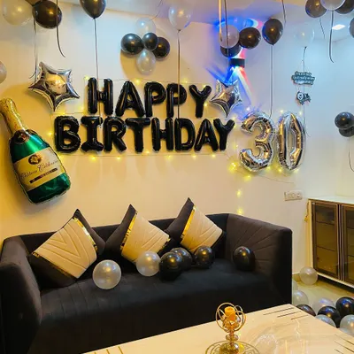 I can turn any living room into a stylish party zone. This 30th birthday setup uses the wall behind the sofa to create a fantastic photo backdrop with balloons and foil letters.