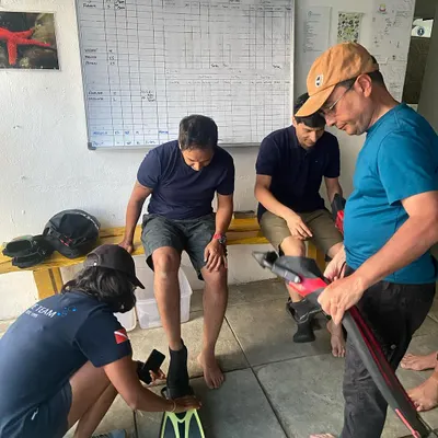 Here's a shot from a freediving training session in Chidiyatapu, Andamans. We help divers get the right gear, like these specialized fins, for their training and expeditions.