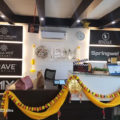 The Bollywood theme started right at the reception. I decorated the main desk with marigold garlands, a "Happy Diwali" balloon, and a fun red carpet clapperboard prop to set a festive and cinematic tone for the office party.