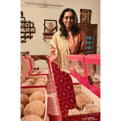 Here I am during the Diwali rush, surrounded by boxes of my baked doughnuts. It brings me so much joy to know my bakes are part of your celebrations. Nandi to all of you for your support.
