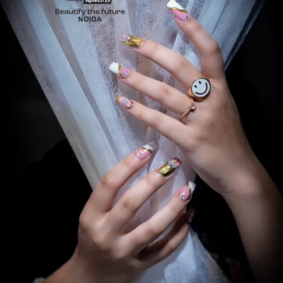 A perfect example of the elegant nail art popular in our courses, featuring a mix of white, pink, and gold chrome accents. Students learn to combine different finishes for a dynamic and stylish result.