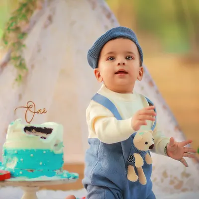 The best part of a cake smash is the smash itself! We capture every happy, messy moment as your little one dives into their first birthday cake.