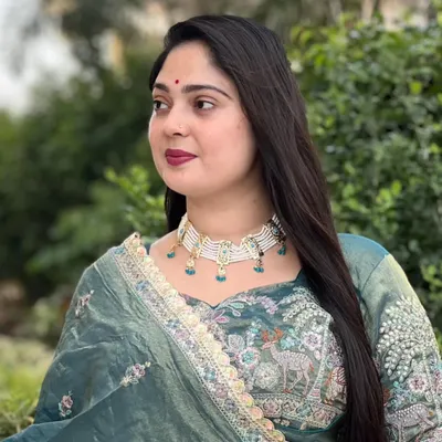 A client looking absolutely radiant in our Apsara necklace set. The white and turquoise combination stands out beautifully against her emerald green outfit, showing how the right jewellery can complete a look.