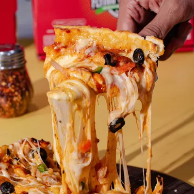 We know how to get that perfect cheese pull. This shot for Flying Crust pizza makes you feel the gooey, cheesy goodness, making it a perfect hero shot for any pizza brand.